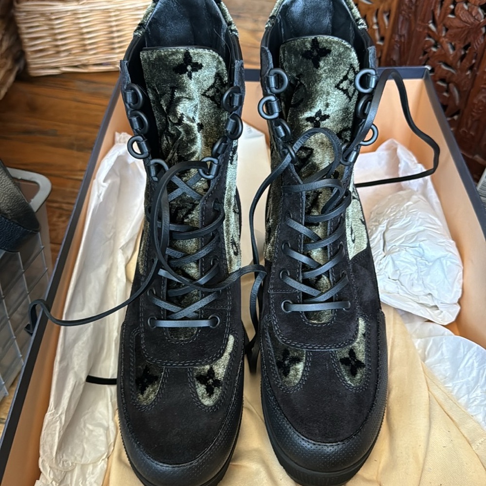 Louis Vuitton Laureate Platform Desert boots